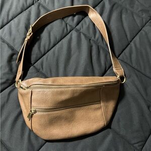 Urban Expressions Beige and Gold Accent Bag